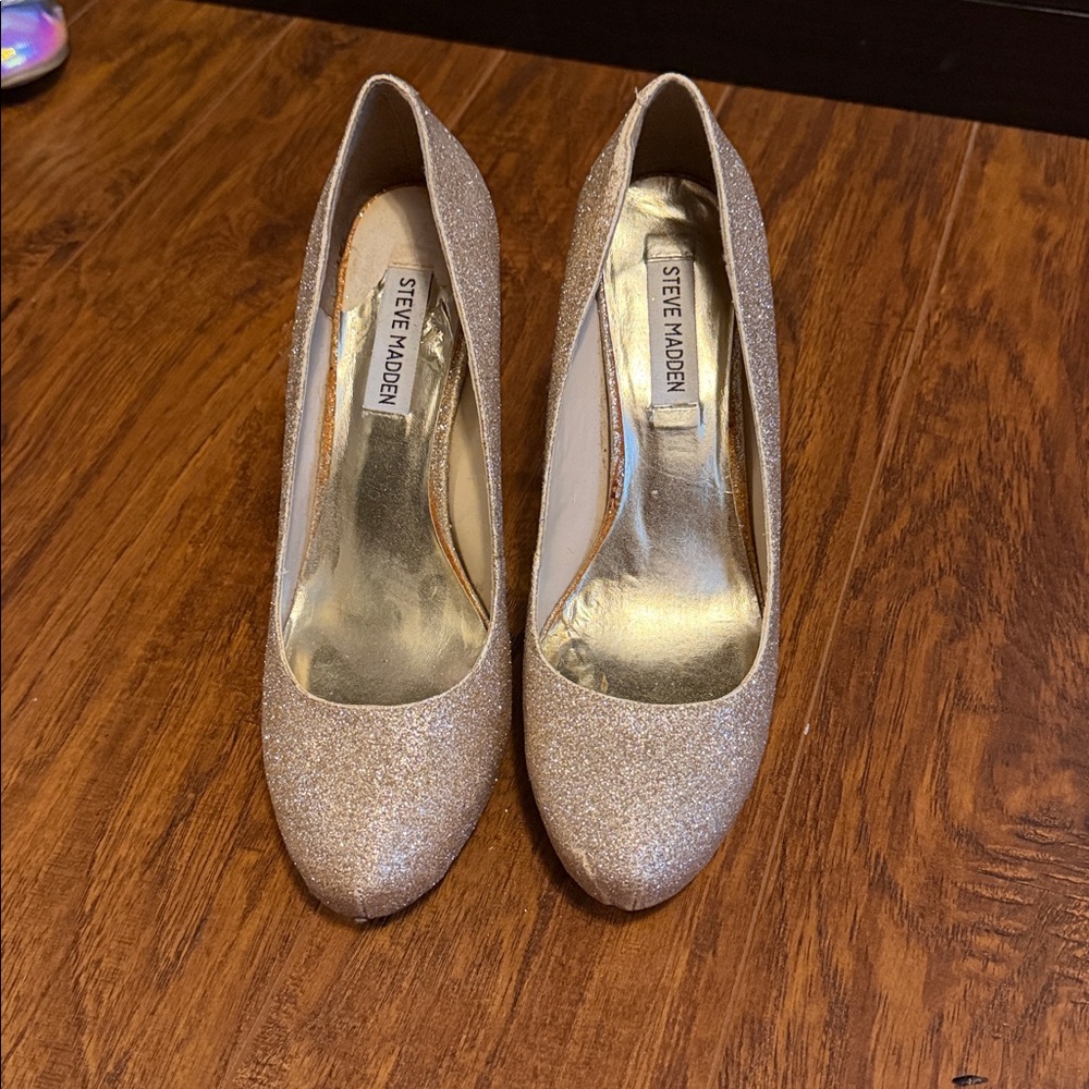 Steve Madden Sparkling Gold Pumps